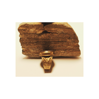 Attributed Qajar-Era Persian Carved Stone Signet Ring with Winged Griffin Motif | انگشتر منسوب به دوره قاجار با نگین کنده‌کاری‌شده و نقش شیردال بالدار
