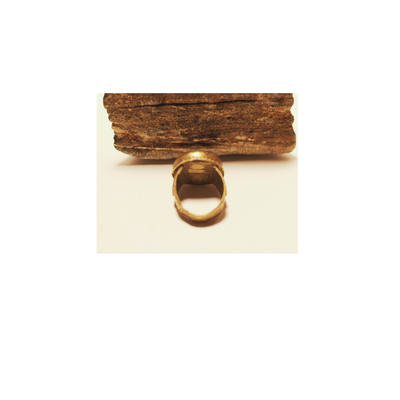 Attributed Qajar-Era Persian Carved Stone Signet Ring with Winged Griffin Motif | انگشتر منسوب به دوره قاجار با نگین کنده‌کاری‌شده و نقش شیردال بالدار