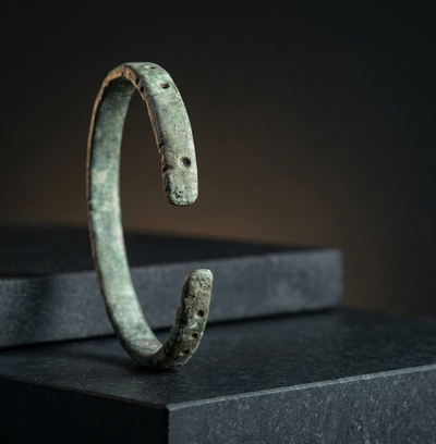 Attributed Achaemenid Bronze Punched Bar Bracelet, c. 550–330 BC | دستبند مفرغی منسوب به دوره هخامنشی